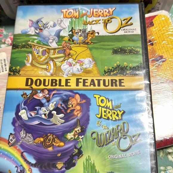 The Wizard of Oz! Lunchbox, DVD, & VHS! Movies are sealed. Excellent condition💫 - Picture 14 of 16